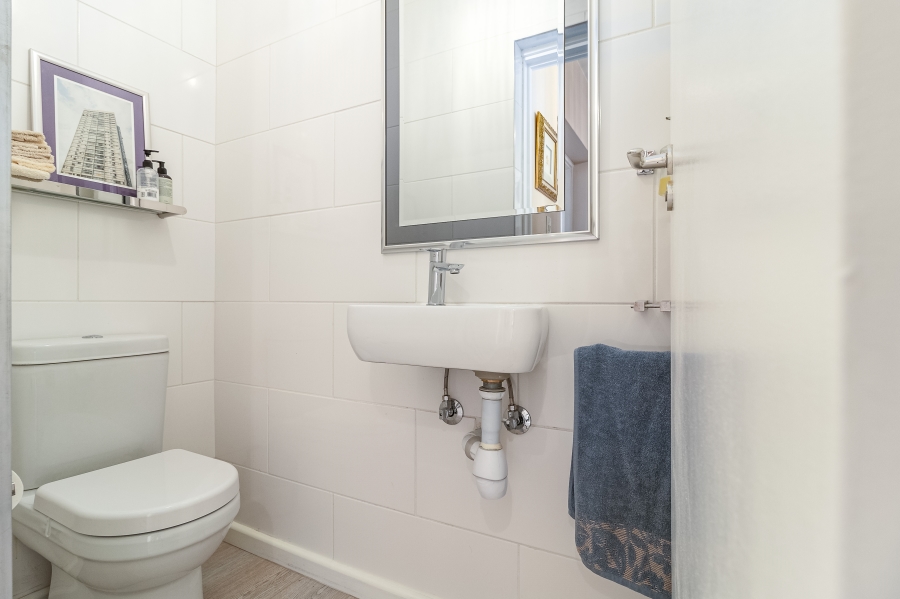 2 Bedroom Property for Sale in Sea Point Western Cape